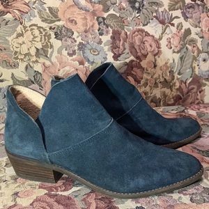 Blue lucky brand velvet heels